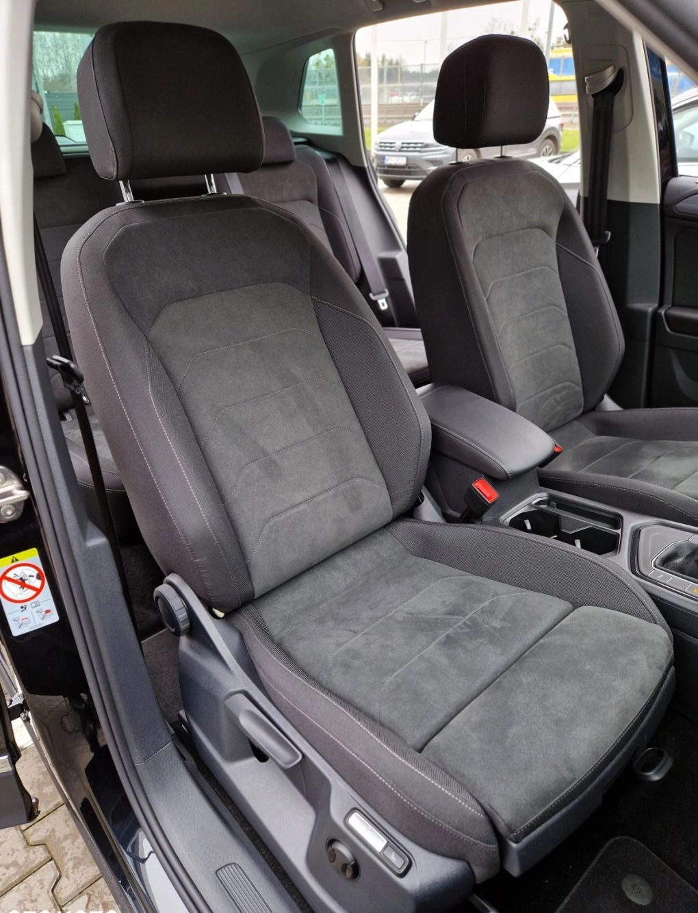 Volkswagen Tiguan cena 135500 przebieg: 6900, rok produkcji 2023 z Ciechocinek małe 407